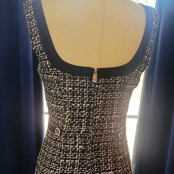 Guess Black and White Mini Dress with Chic Appeal - Picture 5 of 10